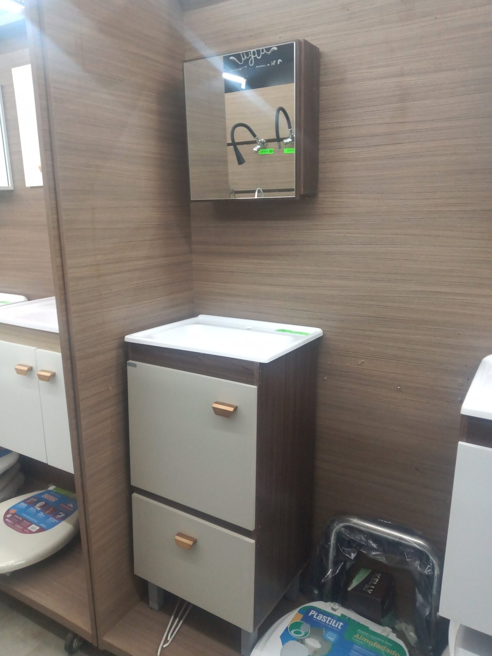 Gabinete Conjunto Essenza 400 com Pé