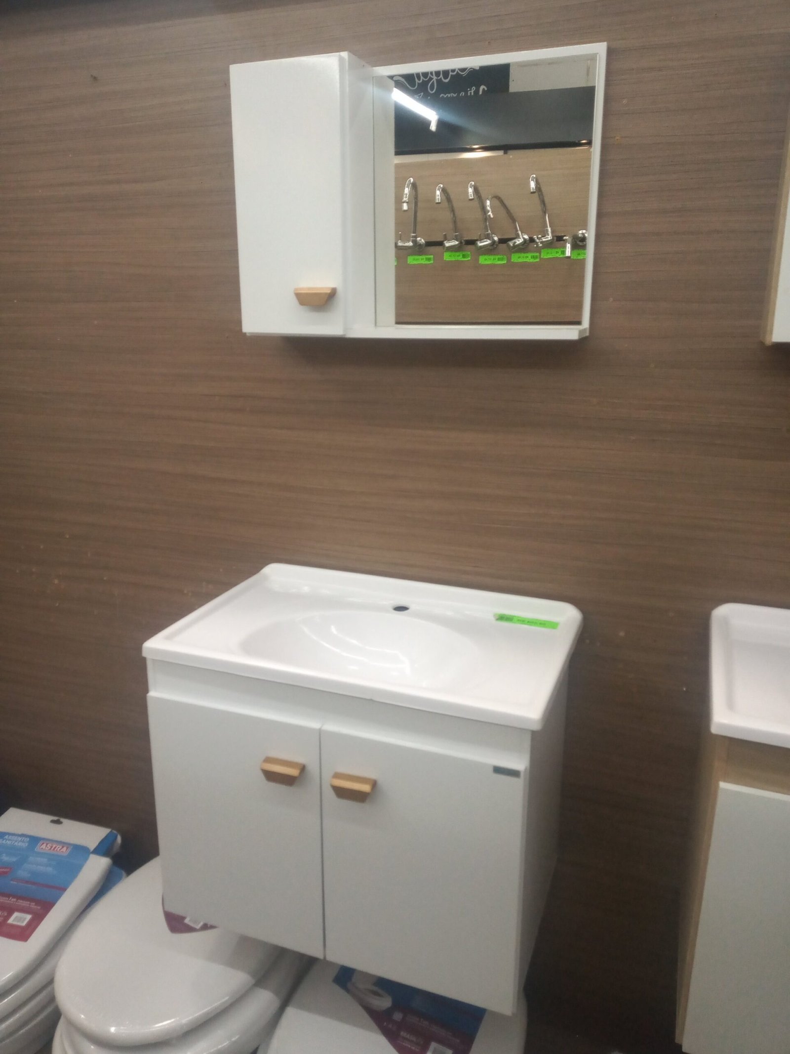 Gabinete Conjunto 600 Tiradentes Suspenso com Espelheira Tinto/Branco