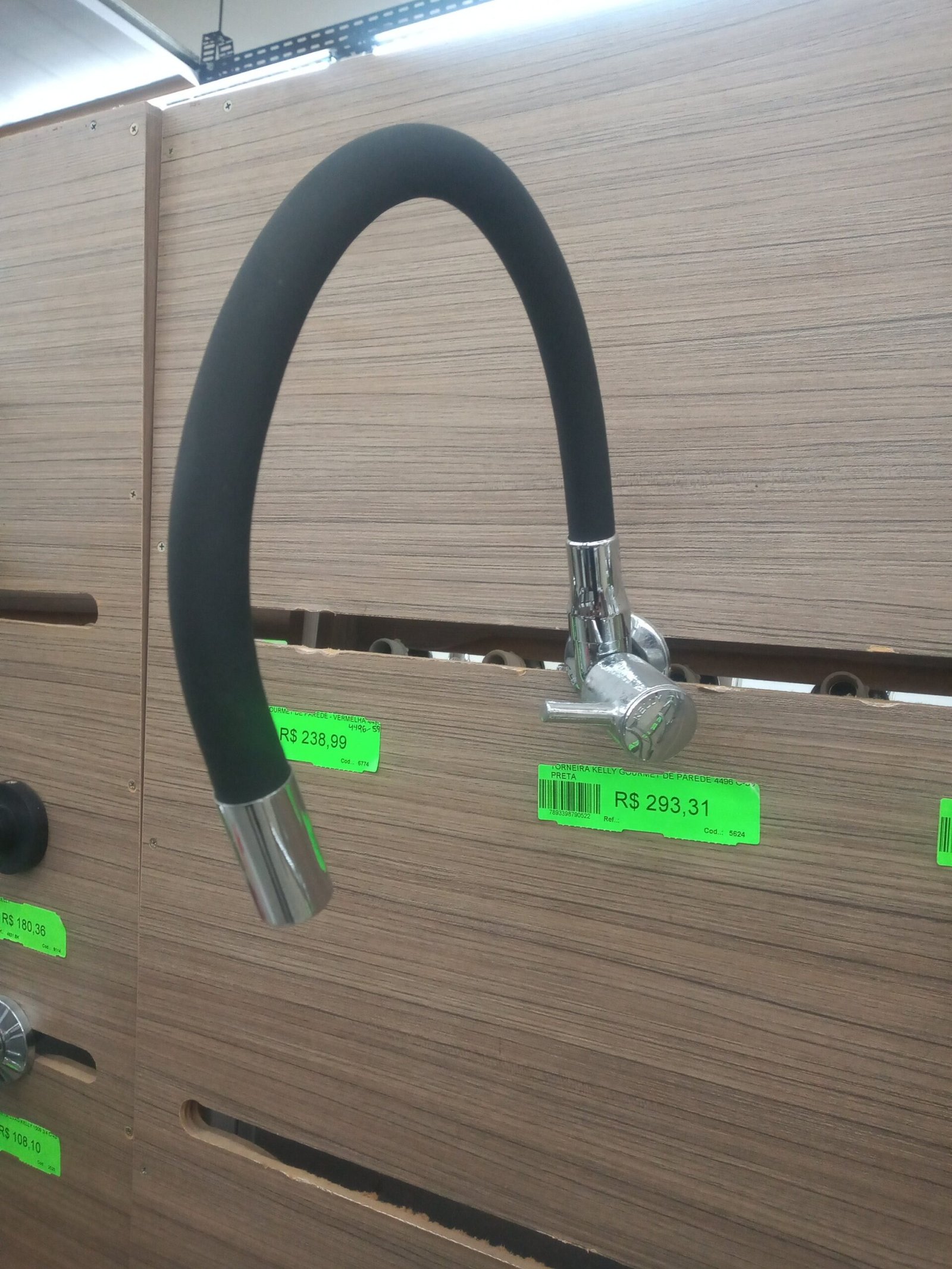 Torneira Gourmet de Parede Kelly Preta